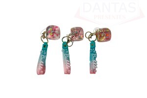 CHAVEIRO QUADRADO COM LETRAS